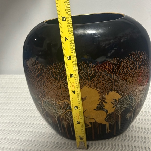 Otagiri Black Vase with Gold unicorn  Design - Picture 5 of 6